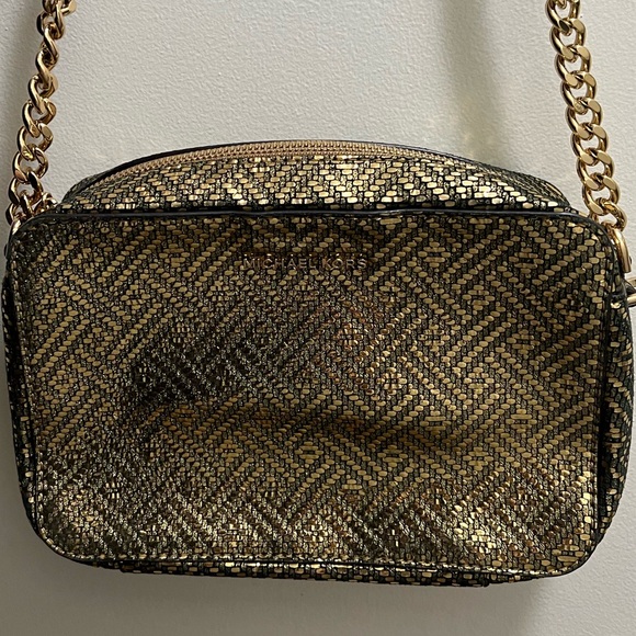 Michael Kors Handbags - Michael Kors ginny metallic gold camera bag